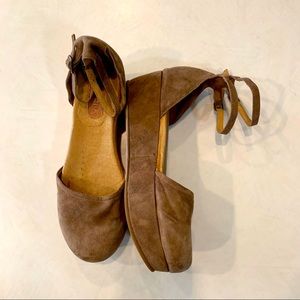 Gee Walla Platform Shoe